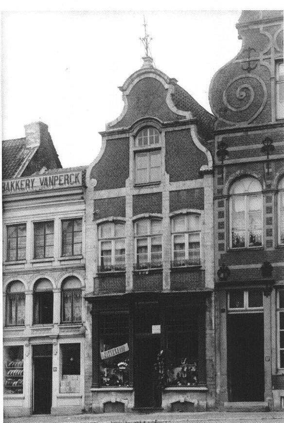 Oud vergaderings lokaal van de Leliekamer nl. Het gebouw "De Lelie" Grote Markt Diest